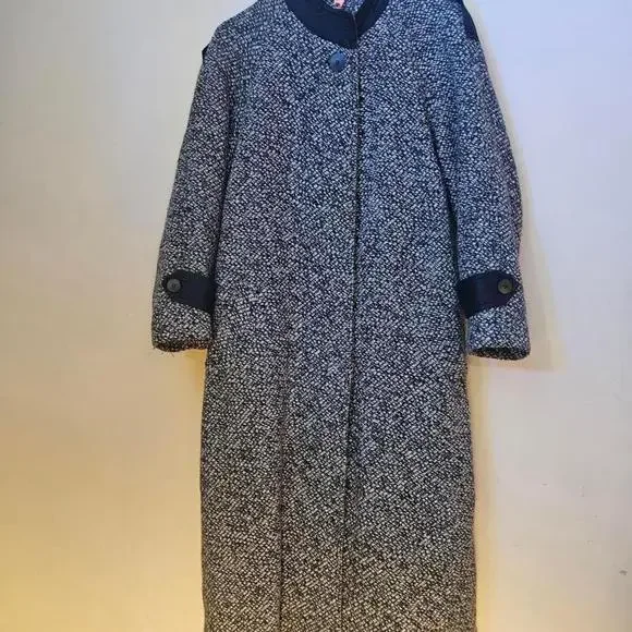 coats - Picture 3 of 5